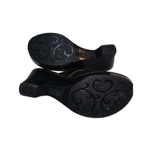 Born Slip On Wedges w/ Buckle Embellishments Black Leather Women Sz 8 Minimalist - Picture 7 of 8